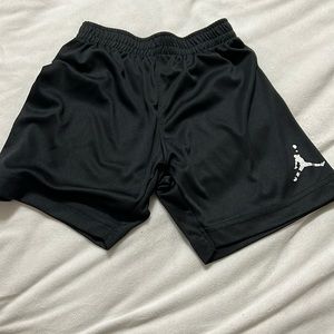 Jordan 4t short logo lifting